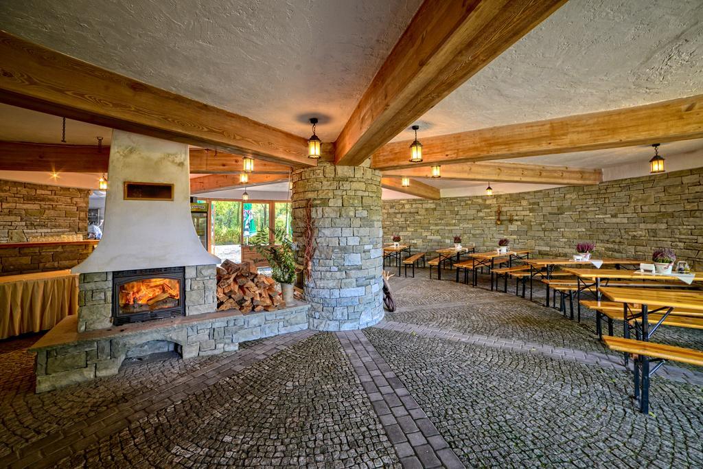 Hotel Belweder Ustroń Εξωτερικό φωτογραφία Restaurant in the hotel