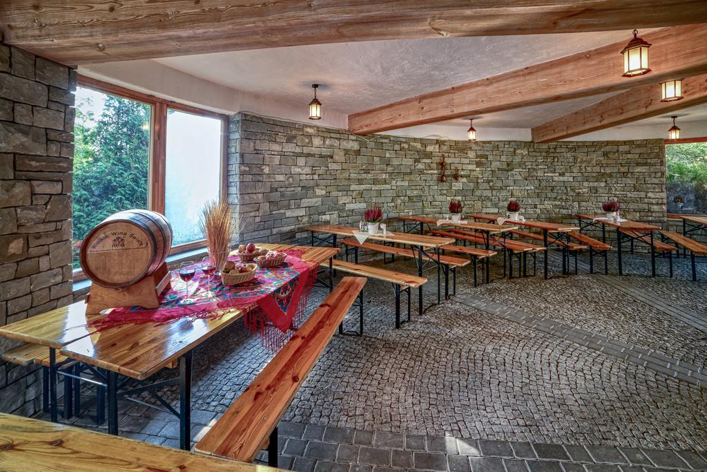 Hotel Belweder Ustroń Εξωτερικό φωτογραφία The interior of the wine museum