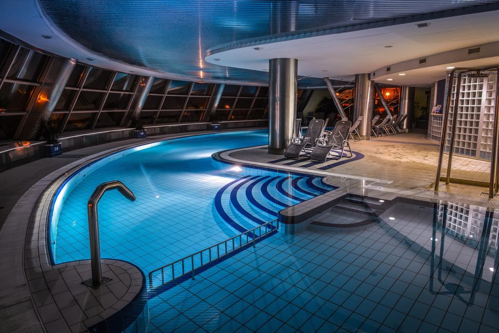 Hotel Belweder Ustroń Εξωτερικό φωτογραφία The swimming pool at the hotel