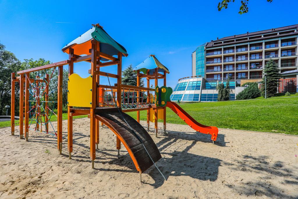 Hotel Belweder Ustroń Εξωτερικό φωτογραφία Playground in the center of the village