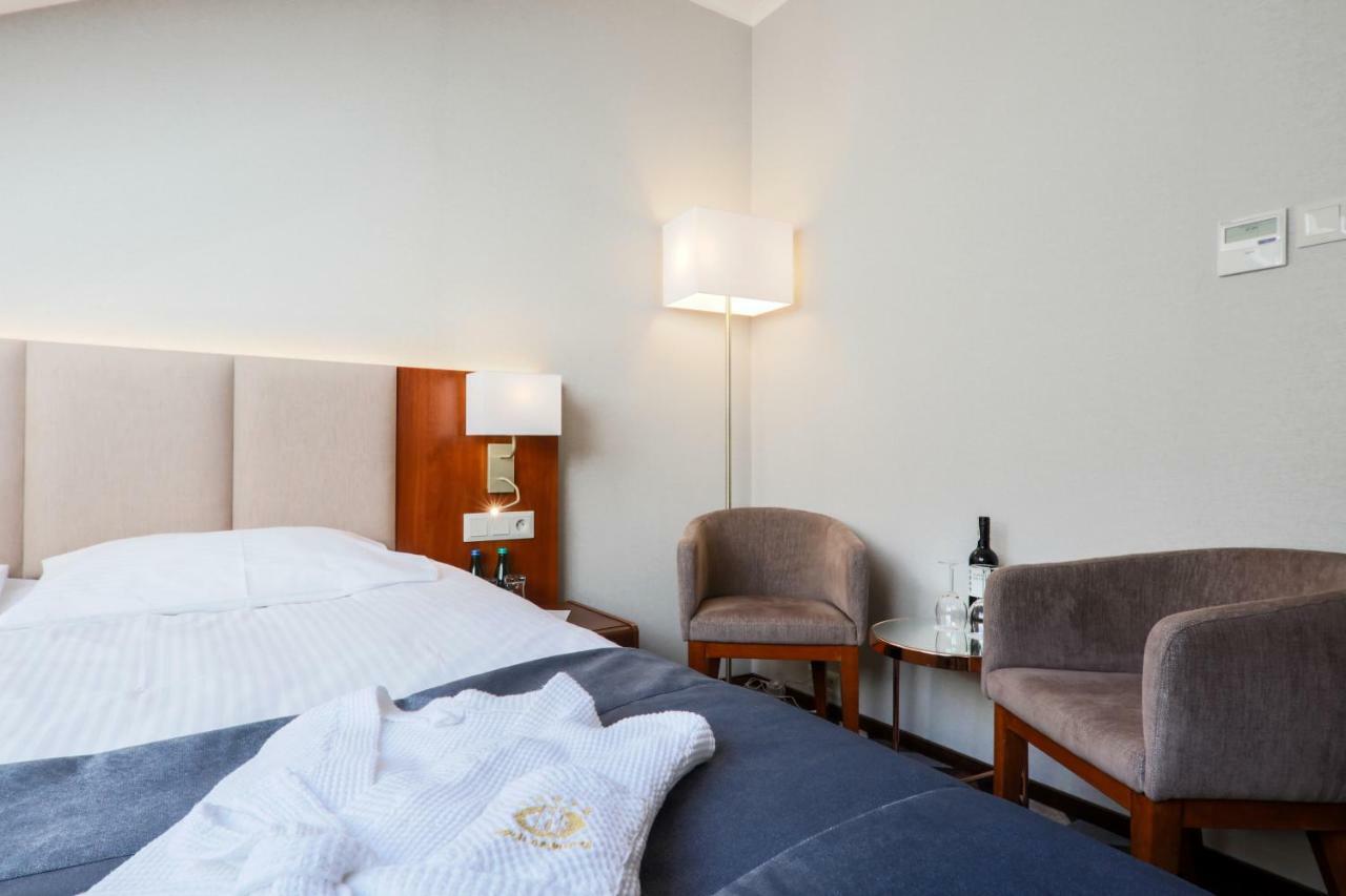 Hotel Belweder Ustroń Εξωτερικό φωτογραφία A room at the hotel