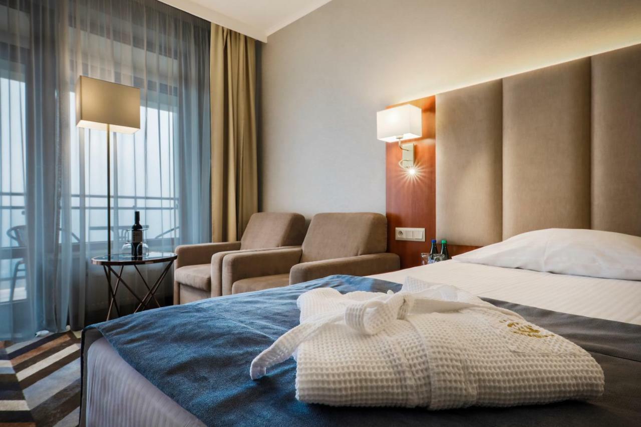 Hotel Belweder Ustroń Εξωτερικό φωτογραφία A room at the hotel