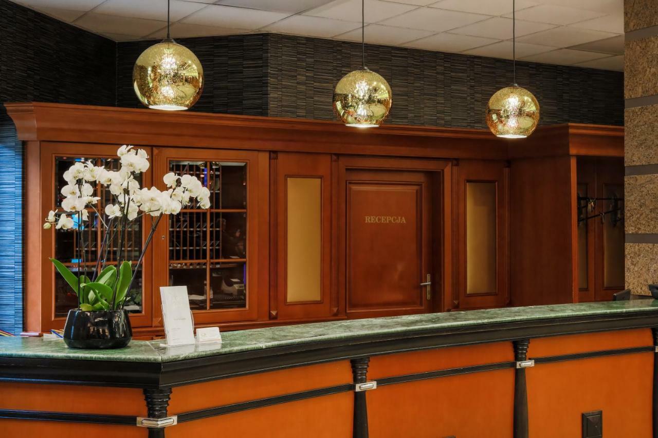 Hotel Belweder Ustroń Εξωτερικό φωτογραφία The lobby of the hotel