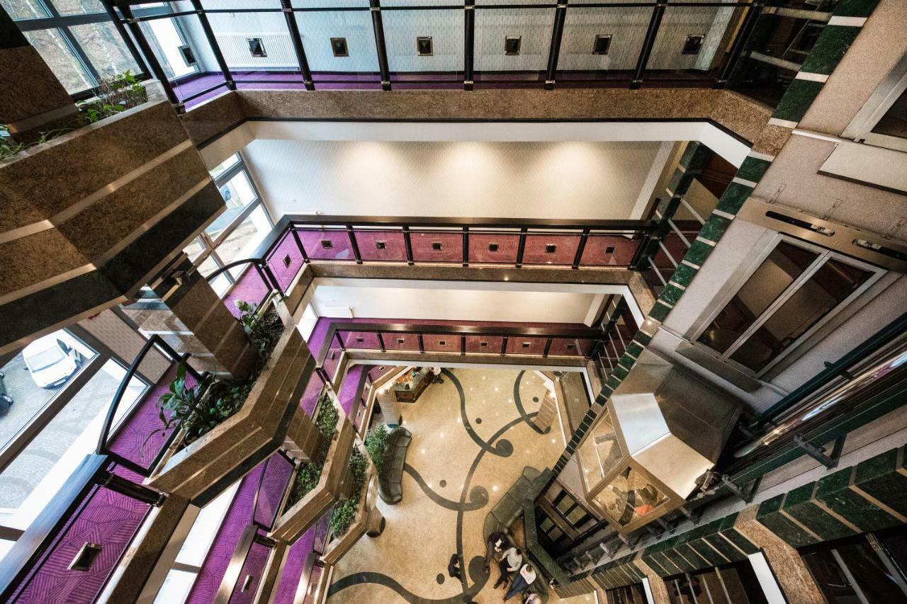 Hotel Belweder Ustroń Εξωτερικό φωτογραφία The atrium of the hotel